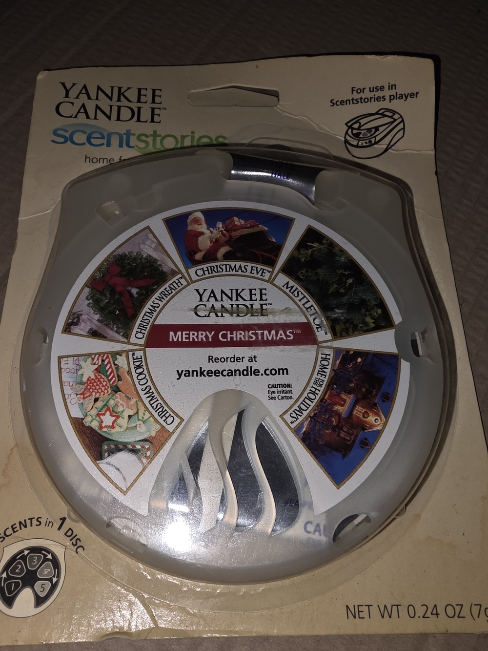 Yankee Candle ScentStories Merry Christmas White and Silver Disc Refill